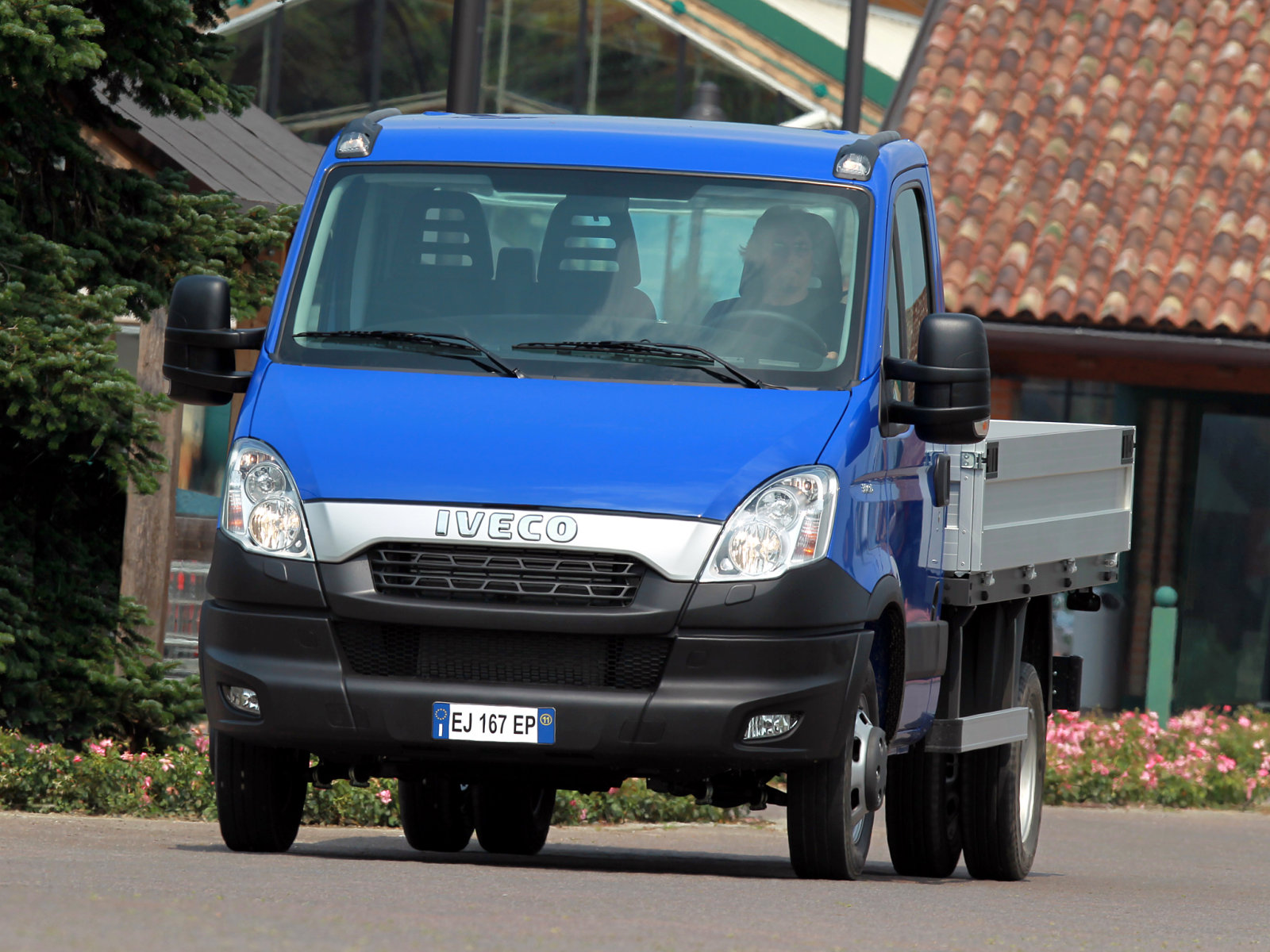 Комплектация IVECO Daily бортовой 2-дв. (Ивеко Дейли бортовой 2-дв.) 50C15H  3.0 MT L6. Купить в Плесецке. Технические характеристики и цена